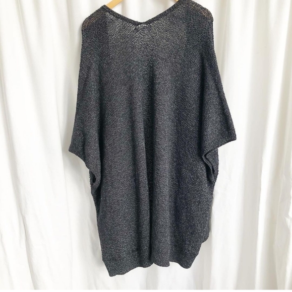 Community black short sleeve knit - Picture 4 of 4